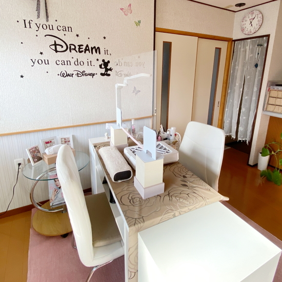 岐阜市爪に優しいネイルサロン店内